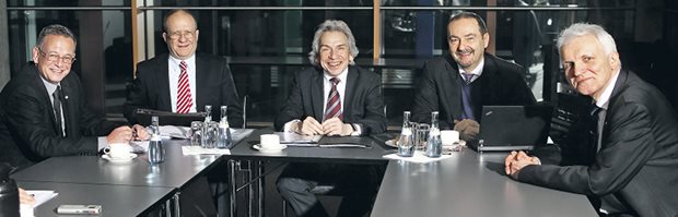 Dr. Berthold Dietsche (Vorsitzender Hausärzteverband BW), Dr. Nobert Metke (Vorstandsvorsitzender KV BW), Dr. Christopher Hermann (stellv. Vorstandsvorsitzender AOK BW), Dr. Werner Baumgärtner (Vorstandsvorsitzender MEDI-Verbund), Dr. Frank-Dieter Braun (Vorsitzender Vertreterversammlung KV BW).