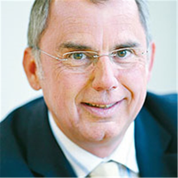 Fünf statt Müller Dr. Carl-Heinz Müller hat fünf "Nachfolger".