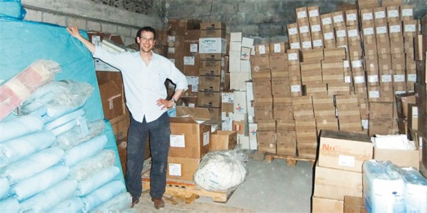 Hilfe im Zelt statt Laboralltag Dr. Christian Becker in Haiti. © privat