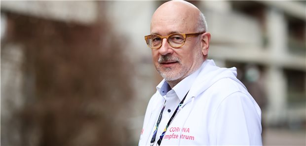 Ärzteverbände wehren sich gegen AOK-Vorwürfe Dr. Dirk Heinrich, Sprecher der Ärzte-Allianz, wirft den Kassenverbänden „Knauserei und Trickserei“ vor.