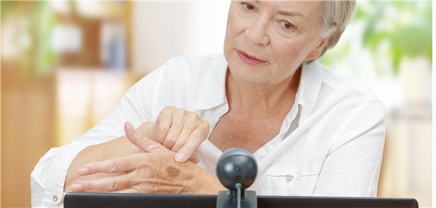 Dr. Dr. Alexander Zink berichtet bei der diesjährigen FOBI in München von aktuellen Entwicklungen im Bereich der Teledermatologie und künstlichen Intelligenz.
