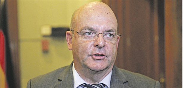 Bleibt Patientenschutz auf der Strecke? Dr. Edgar Franke (SPD) will sich nicht mit dem Vorhaben anfreunden, die Korruptionsbekämpfung im Gesundheitswesen auf wettbewerbliche Aspekte einzuschränken.