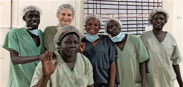 Dr. Elisabeth Kippnich ist Funktionsoberärztin in Würzburg und engagiert sich nebenbei für „Ärzte ohne Grenzen“. Im Südsudan arbeitete sie als Anästhesistin in einer Klinik für Kinder und Geburtshilfe mit 250 Betten.
