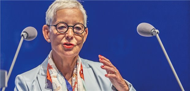 Dr. Ellen Lundershausen mahnt, nicht nur in der Theorie zu schwelgen, sondern endlich mal zu machen.

