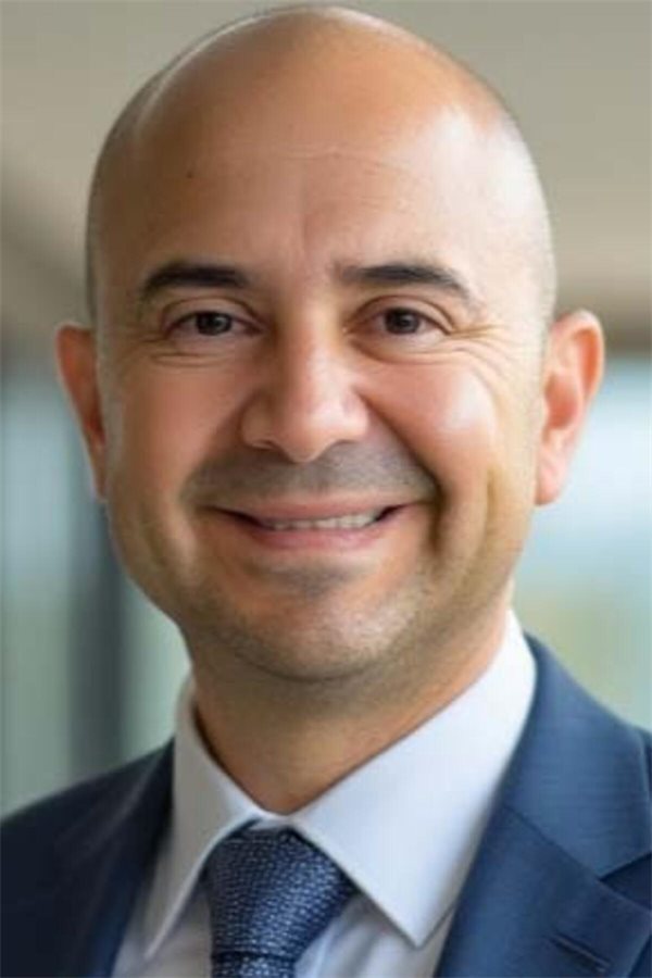 Porträt von Dr. Francisco X. Moreano