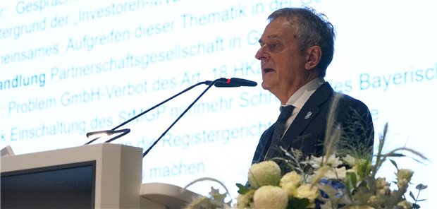 Delegierte wollen Vorrang für Vertragsärzte vor Investoren Dr. Gerald Quitterer, Präsident der Bayerischen Landesärztekammer, beim Bayerischen Ärztetag in Regensburg.