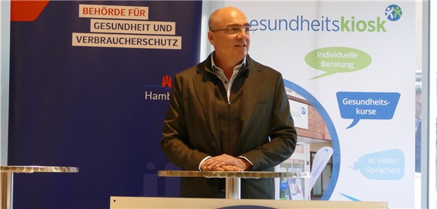 Ein Kiosk für Gesundheitsfragen Dr. Gerd Fass, Vorstandsvorsitzender des Ärztenetzes Billstedt/Horn e.V. informiert Kollegen über den Kiosk.