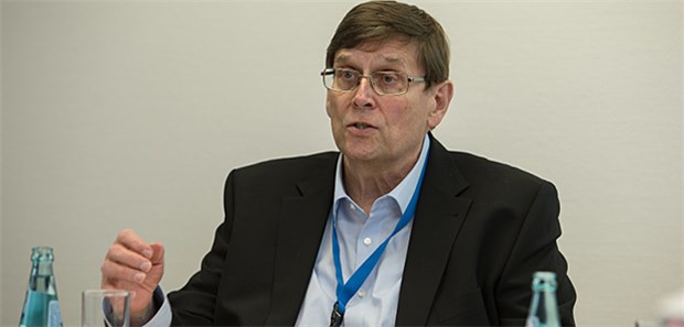 Schmerzpreis für Dr. Gerhard Müller-Schwefe Dr. Gerhard Müller-Schwefe hat maßgeblich daran mitgewirkt, dass 2012 die Schmerz- und Palliativmedizin in de universitäre Ausbildung etabliert wurde.