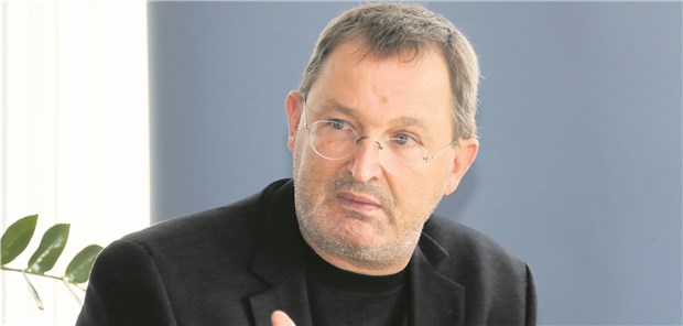 Ärzte in Berlin wählen Kammer neu Dr. Günter Jonitz, Präsident der Ärztekammer Berlin, führt wie schon bei der vorangegangenen Wahl die Liste des Marburger Bundes an.