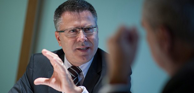 Dr. Hagen Pfundner, Vorstand der Roche Pharma AG, ist seit 2012 Vorsitzender des Verbandes Forschender Pharmaunternehmen.