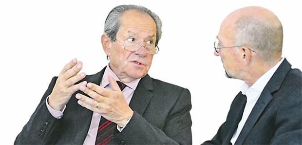 Dr. Hans-Friedrich Spies im Gespräch mit dem Chefredakteur der Ärzte Zeitung Wolfgang van den Bergh