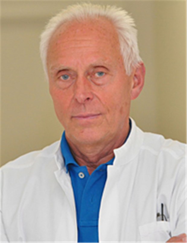 Der Doktor, der das Heimweh kurieren möchte Dr. Hilmar Keppler ist leitender Arzt in der zentralen Erstaufnahmeeinrichtung in Schleswig-Holstein.