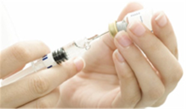 So können völlig ungeimpfte Kinder auch gegen Pertussis geschützt werden Dr. Jan Leidel empfiehlt die Injektion eines Kombinationsimpfstoffes.
© DXfoto.com / fotolia.com