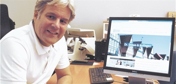 Dr. Joachim Draws (Archiv) vermittelt sein Wissen über das Videoportal Youtube an Patienten.