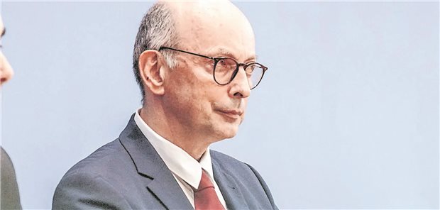 Dr. Johannes Nießen bleibt auch 2025 an der Spitze der BZgA sowie Errichtungsbeauftragter für das Bundesinstitut für Öffentliche Gesundheit (im Bild im Oktober 2023 auf einer Pressekonferenz).