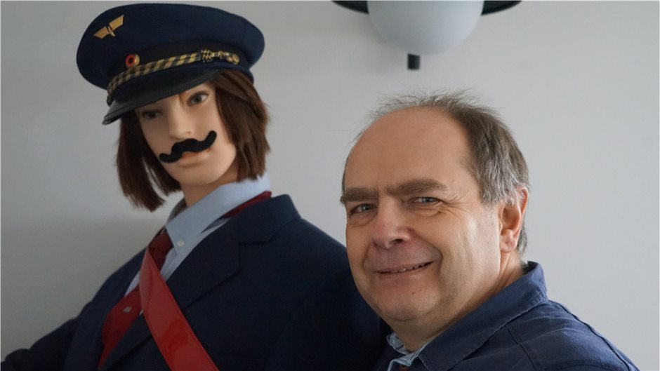 Dr. Jürgen Berthold Bauer und ein „Mitarbeiter“.