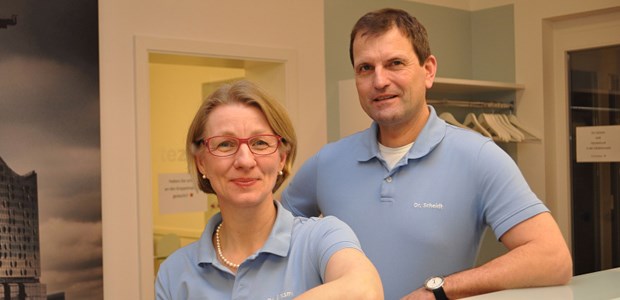 Mit Elan in die Allgemeinarztpraxis Dr. Karin Erasmi und ihr Ehemann Dr. Malte Scheidt, beide Allgemeinmediziner, haben sich für eine Gemeinschaftspraxis entschieden.