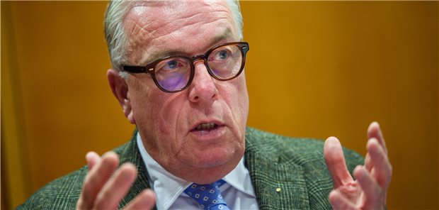 Corona: BÄK-Präsident vermisst TV-Spot vor Tagesschau Dr. Klaus Reinhardt, Präsident der Bundesärztekammer, fordert, die Impfkampagne zu intensivieren.