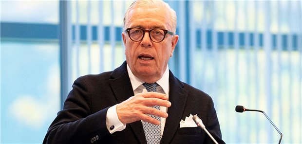Reinhardt: „Klinikreformen brauchen Dialog und Bereitschaft zum Kompromiss“ Dr. Klaus Reinhardt, Vorsitzender des Hartmannbunds, bei der Eröffnung der Hauptversammlung.