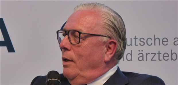 Ärztepräsident Reinhardt befürwortet Frauenquote Dr. Klaus Reinhardt, der neue BÄK-Präsident, plädiert für mehr Ärztinnen in Fürhungspositionen.