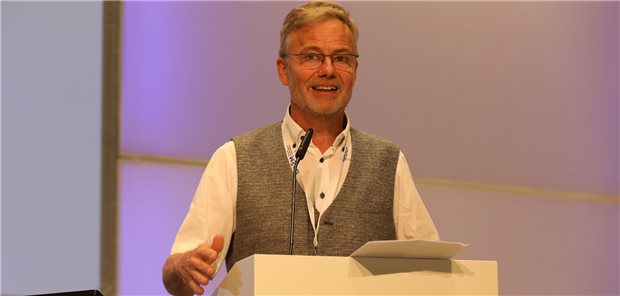 Dr. Klaus Scheidtmann las beim Internistenkongress aus seinem Buch „Seitenwechsel – ein Arzt als Patient“. Der Neurologe erkrankte selbst an einem Hirntumor.