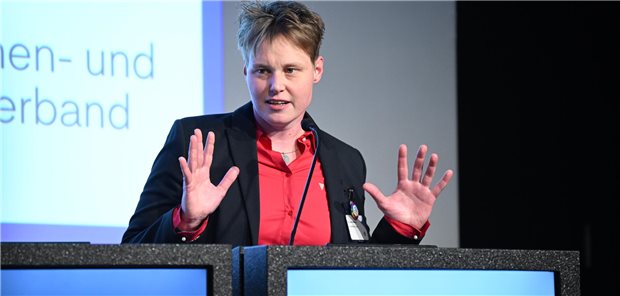 Dr. Laura Dalhaus, eine der Sprecherinnen aus dem Forum Hausärztinnen, berichtete in Leipzig über Unzulänglichkeiten der KI.