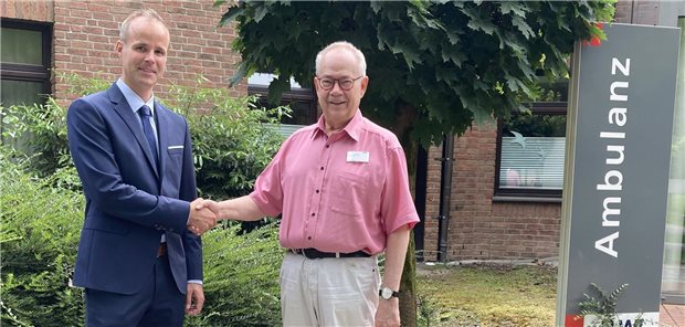 Dr. Albers ist neuer Ärztlicher Direktor an Hertener LWL-Klinik Dr. Luc Turmes (r.) geht in den Ruhestand und übergibt die Position des Ärztlichen Direktors in der LWL-Klinik Herten an Dr. Johannes Michael Albers. LWL/Sommer