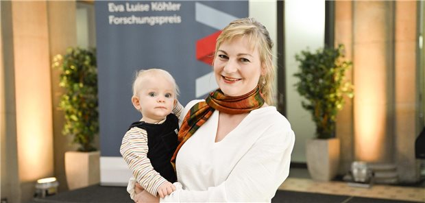 Dr. Lucia Laugwitz wirkt maßgeblich am Aufbau eines bundesweit einzigartigen Neugeborenenscreenings auf Metachromatische Leukodystrophie (MLD) mit. Dafür wurde sie im Frühsommer ausgezeichnet.