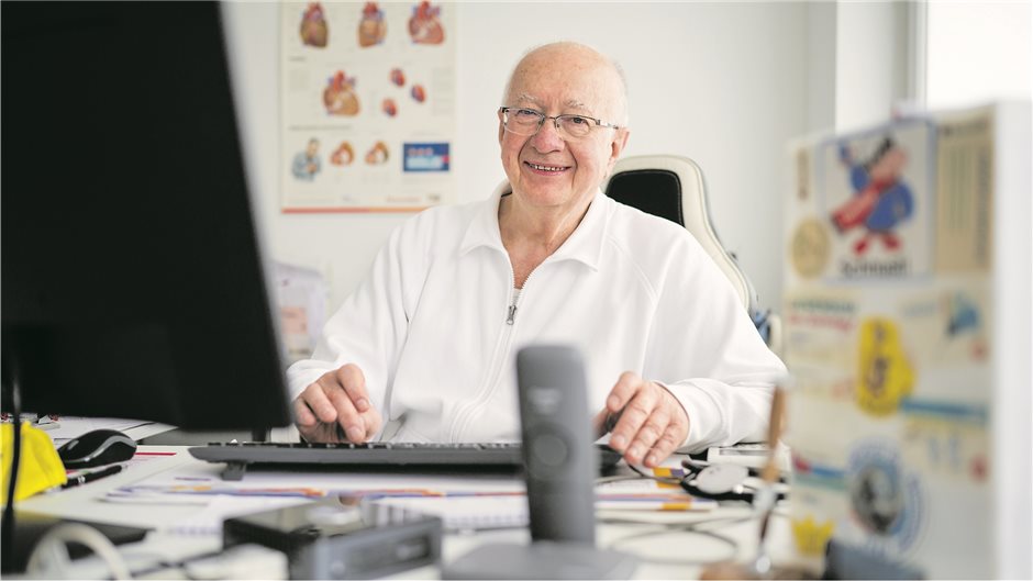 Dr. Maciej Kowalski (82): Vor der Digitalisierung scheut er sich nicht.