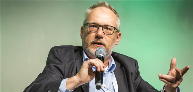 Dr. Martin Schölkopf vom Bundesgesundheitsministerium kann der kleinen Pflegereform auch Positives abgewinnen: „Die Tarifzahlung wird umgesetzt.“
