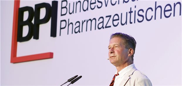 BPI-Vorstand Zentgraf tritt wie geplant ab Dr. Martin Zentgraf, Vorsitzender des Bundesverbandes der Pharmazeutischen Industrie e.V. BPI e.V.
