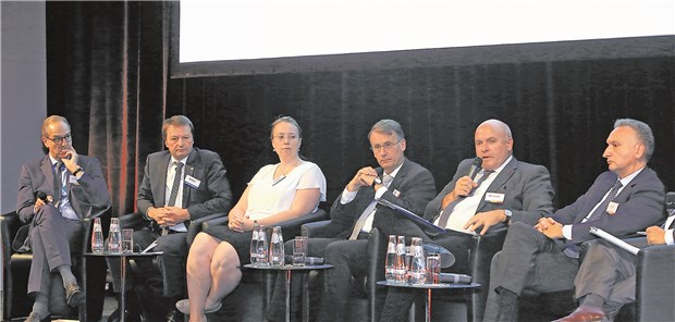 Diabetesplan bis Jahresende möglich! Dr. Matthias Suermondt (Sanofi), Thomas Bodmer (DAK), Juliane Gericke (diabetesDE), Professor Dirk Müller-Wieland (DDG), Dietrich Monstadt (CDU) und Manuel Ickrath (DDG) auf dem Podium.