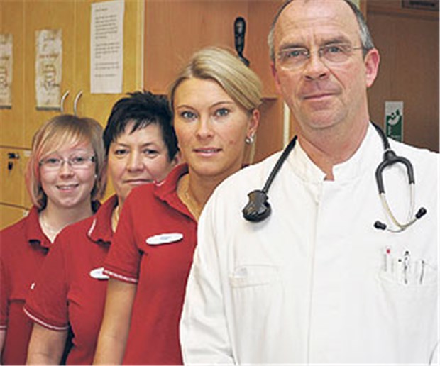 Praxis in der Assistenten-Bredouille Dr. Nils Akkermann und sein Team: Ohne Assistenten befürchten sie, nicht alle Patienten wie bislang behandeln zu können.