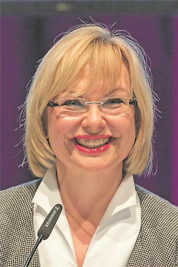 Neuanfang mit Teamgeist und drittem Mann Dr. Petra Reis-Berkowicz: Erste Frau auf dem KBV VV-Vorsitz. © Rolf Schulten