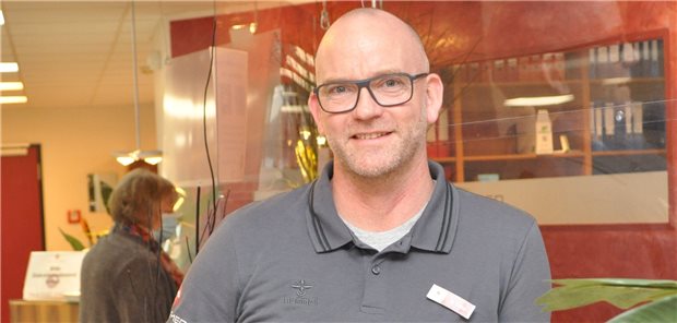 Für den Handball muss die Praxis ruhen Dr. Philip Lübke ist neuer Mannschaftsarzt der Handball-Nationalmannschaft der Herren. Im Januar startet er mit ihr in die Europameisterschaft. Dirk Schnack