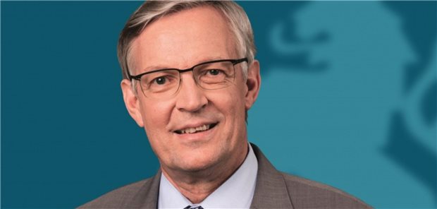 Dr. Ralf-Norbert Bartelt ist Dermatologe aus Frankfurt.