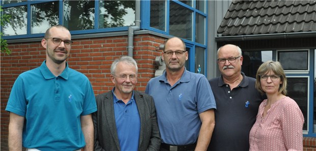 Die etwas andere ÜBAG Dr. Robert Lawrenz, Dr. Reinhold Turek, Ullrich Krug, Jürgen Aschmann und Dr. Angela Pape arbeiten mit drei weiteren Kollegen in einer überörtlichen Berufsausübungsgemeinschaft an vier ländlichen Standorten (v.l.).