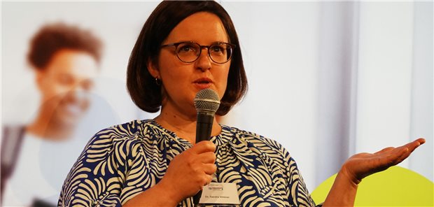 Dr. Sandra Wildner