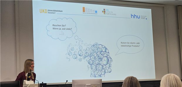 Dr. Stephanie Klosterhalfen empfiehlt, Patientinnen und Patienten mit der Formulierung „Nutzen Sie nikotin- oder tabakhaltige Produkte?“ nach ihrem Rauchverhalten zu fragen.