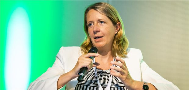 Ozegowski: Digitalisierung soll „die Menschen empowern“ Dr. Susanne Ozegowski, Leiterin der Abteilung Digitalisierung und Innovation im Bundesgesundheitsministerium: „Es liegt ein unfassbarer Datenschatz bei den Krankenkassen, den wir nicht nutzen.“