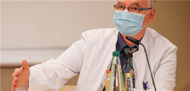 Kliniken ächzen unter steigenden COVID-19-Zahlen Professor Thomas Grünewald, Infektiologe vom Klinikum Chemnitz, ist in Sorge wegen der wachsenden Zahl an COVID-19-Erkrankungen.