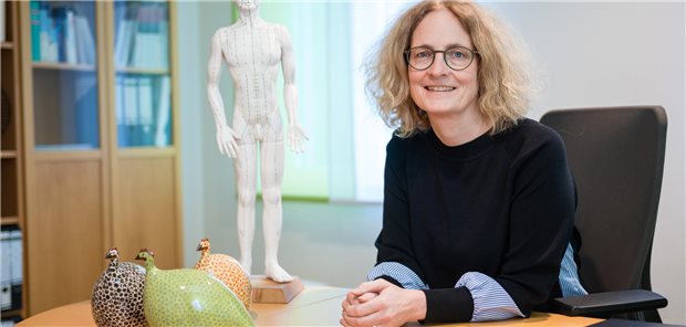 Dr. Ulrike Beuter in ihrer Praxis. Für die Schmerztherapeutin hat sich der Schritt in die Selbstständigkeit gelohnt.