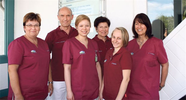 Ein Arzt zwischen zwei Welten Dr. Uwe Milbradt und sein Team arbeiten nach dem Motto "Gemeinsam geht vieles besser."
