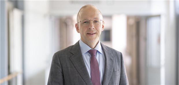 Dr. Walter de Millas.