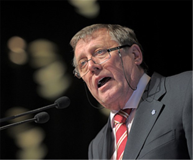 Knackpunkt Chronikerpauschale Dr. Wolfgang Hoppenthaller: "Der AOK-Vertrag bringt den Hausärzten was."