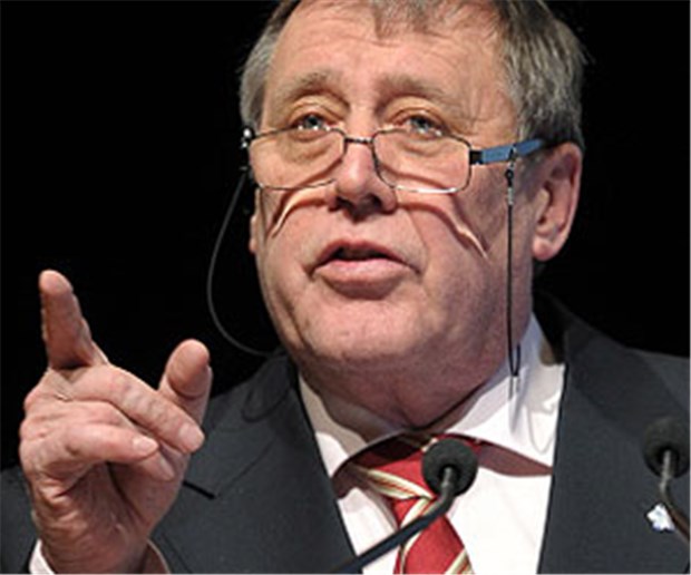 Hoppenthaller ist wieder sauer Dr. Wolfgang Hoppenthaller kritisiert den neuen Hausarztvertrag zwischen den bayerischen Ärzten und den BKKen scharf.