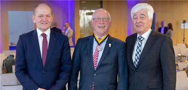 Dr. Wolfgang Miller (Präsident Landesärztekammer Baden-Württemberg), Dr. Klaus Baier, Dr. Max Kaplan (Ehrenpräsident der Bayerischen Landesärztekammer, v.l.n.r.)