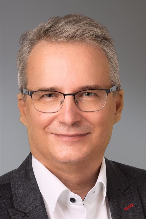 „Wir machen Versorgungsunterschiede sichtbar“ Dr. med. Andreas Lipécz ist Facharzt für Innere Medizin und Vorstandsvorsitzender des „Gesundheitsnetz QuE“.