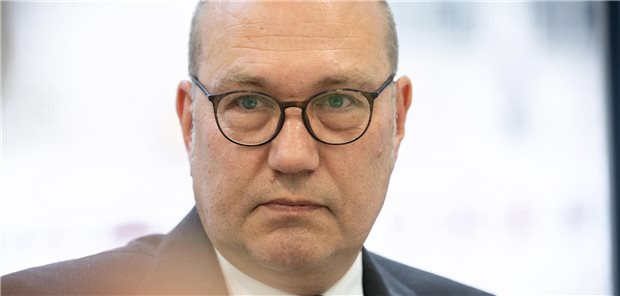 Diakonie sieht Pflegesystem am Scheideweg Diakonie-Präsident Rüdiger Schuch