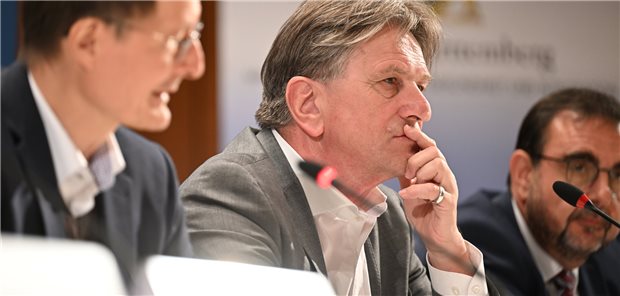 Krankenhausreform: Bund und Länder bei Klinikqualität über Kreuz Drei wichtige Protagonisten der Krankenhausreform: Bundesgesundheitsminister Karl Lauterbach (SPD), Manfred Lucha (Grüne), Gesundheitsminister aus Baden-Württemberg und Klaus Holetschek (CSU, v.l.n.r.), Gesundheitsminister aus Bayern, am Donnerstag bei der Präsentation der Ergebnisse der Gesundheitsministerkonferenz.